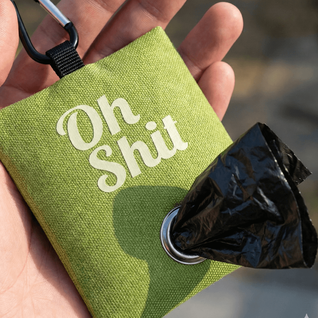 Prospettiva ingrandita del dispenser in mano