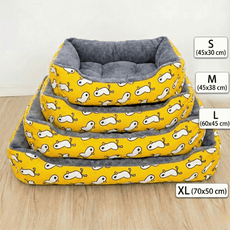 Pila di divanetti per cani di diversa misura